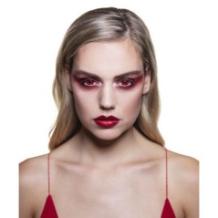 lentillas rojas de demonio 3 meses