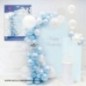 Set organico de globos azules y transparente con confeti